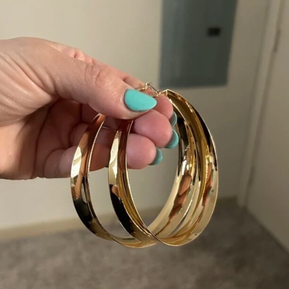 Elegant Gold Hoop Earrings